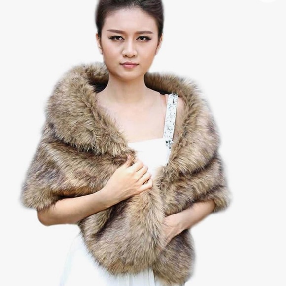 Faux Fur Wrap Around - Picture 4 of 7